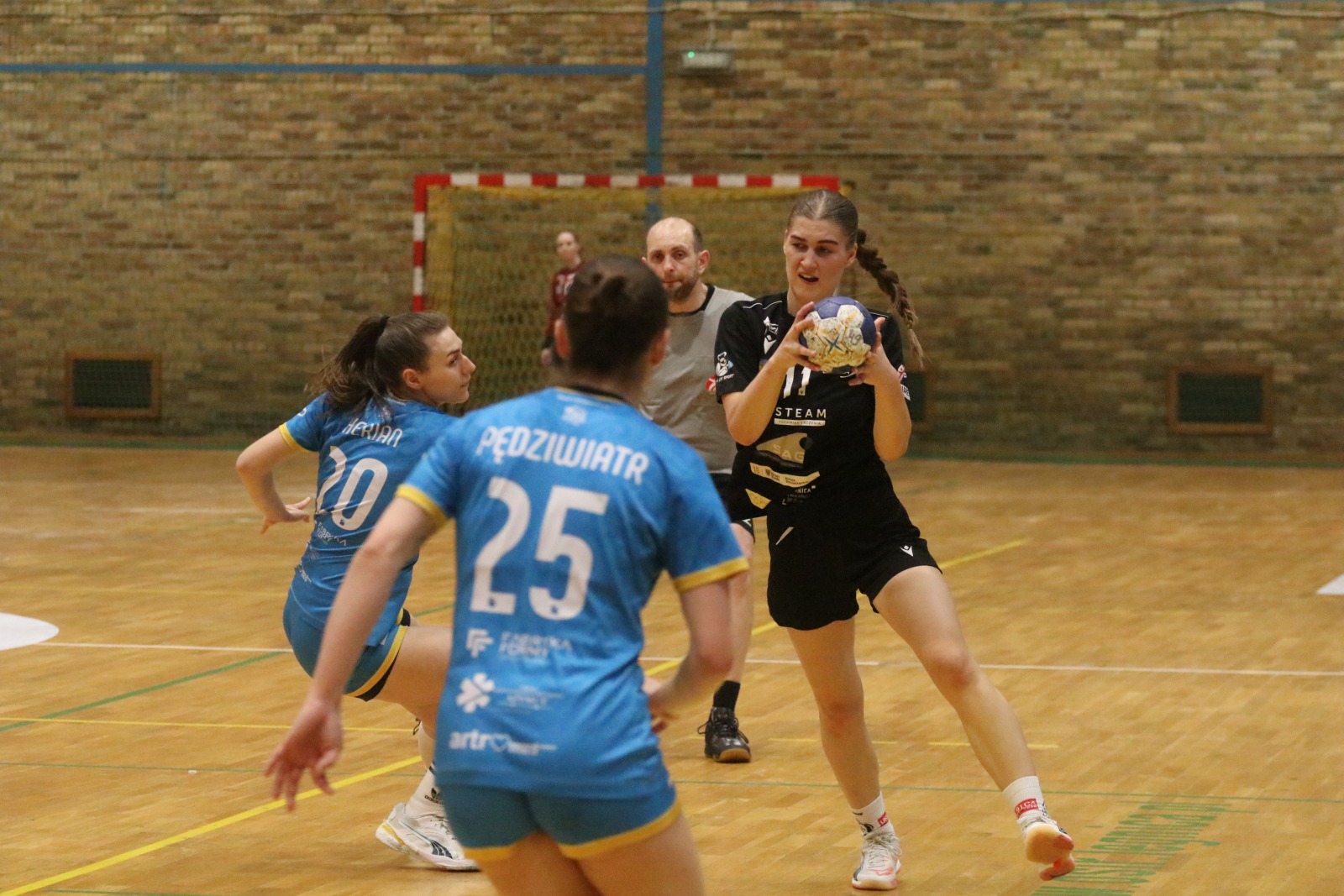 Drużyna Dziewiątki Legnica bez szans w starciu z viceliderem