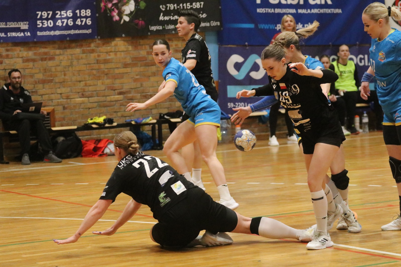 Drużyna Dziewiątki Legnica bez szans w starciu z viceliderem