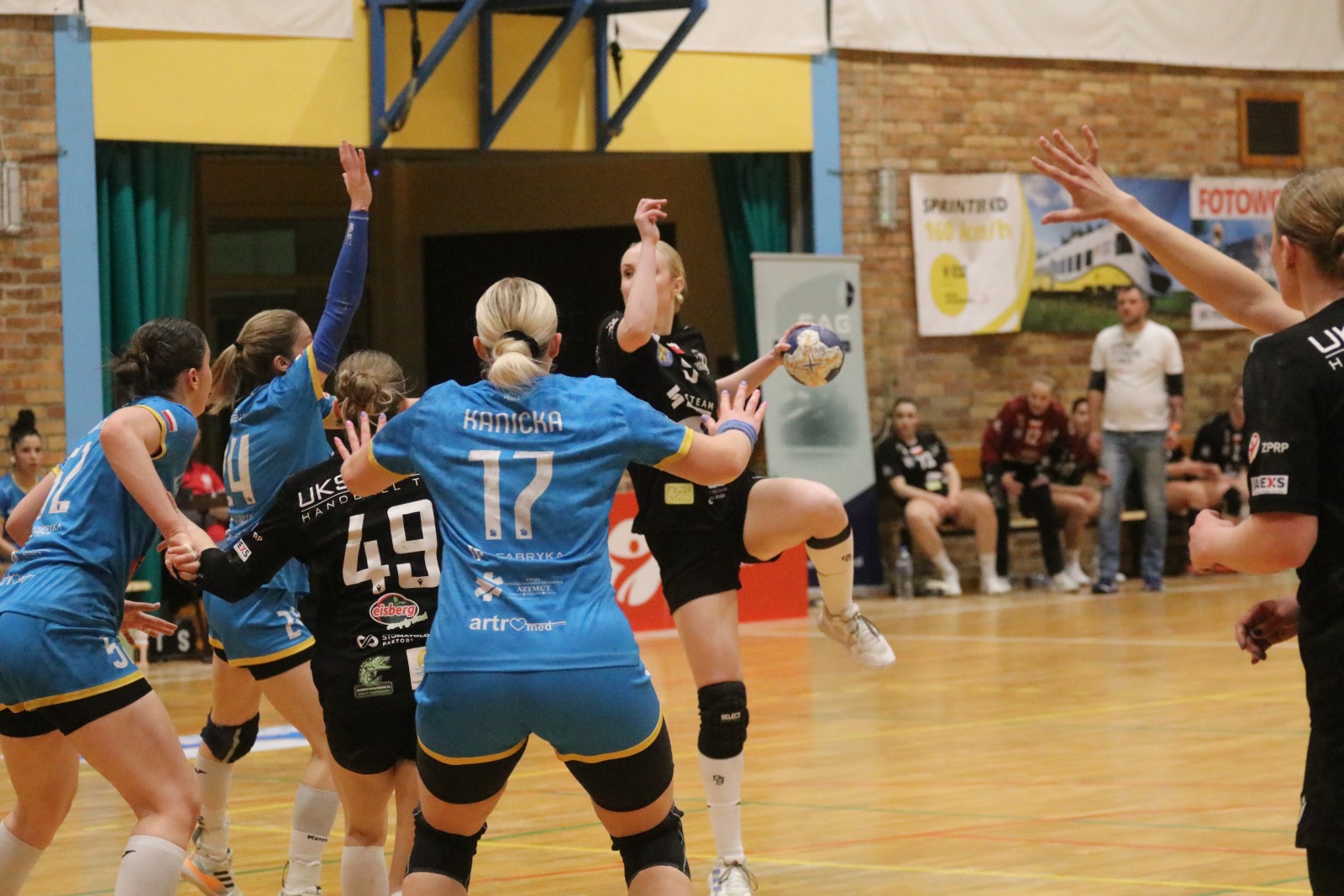 Drużyna Dziewiątki Legnica bez szans w starciu z viceliderem
