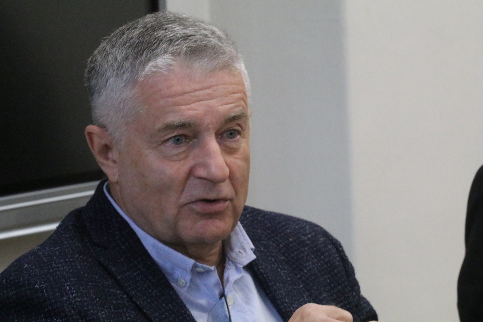 Młodzież V LO spotkała się z Władysławem Frasyniukiem