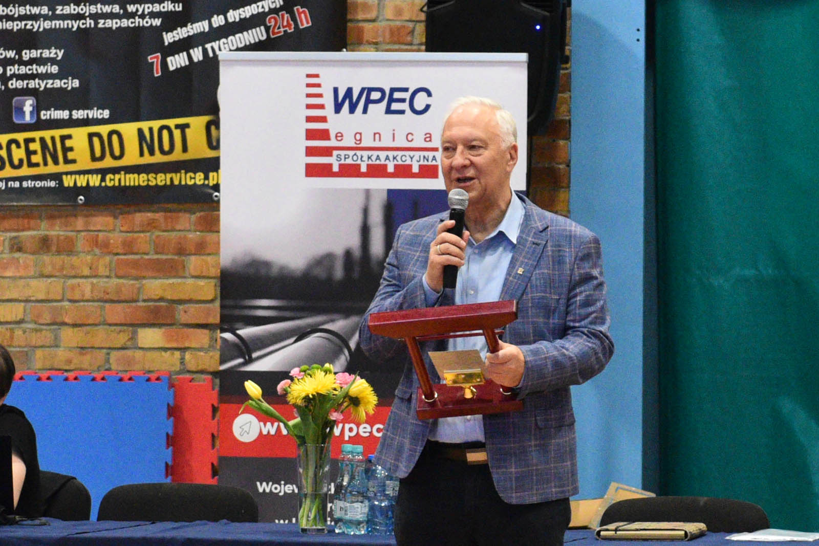 W hali sportowej przy ulicy Lotniczej walczą młodzi karatecy