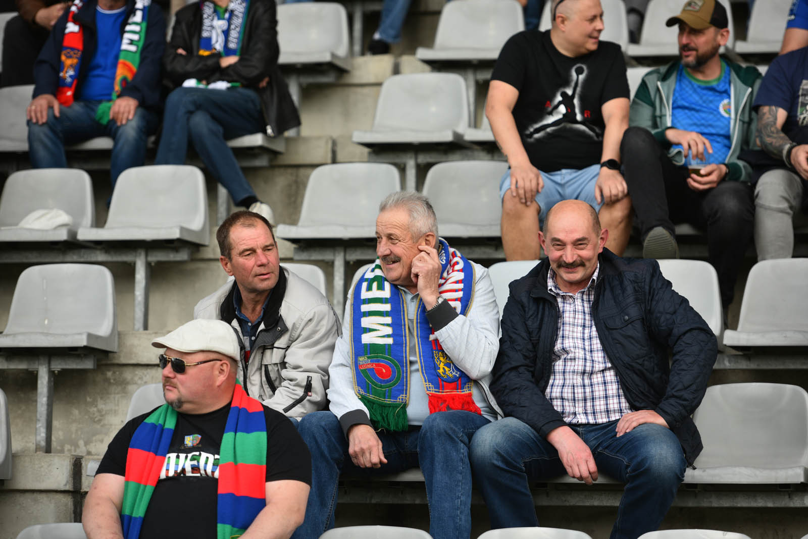 Kibice Miedzi na trybunach meczu ze Zniczem. Znajdź siebie!