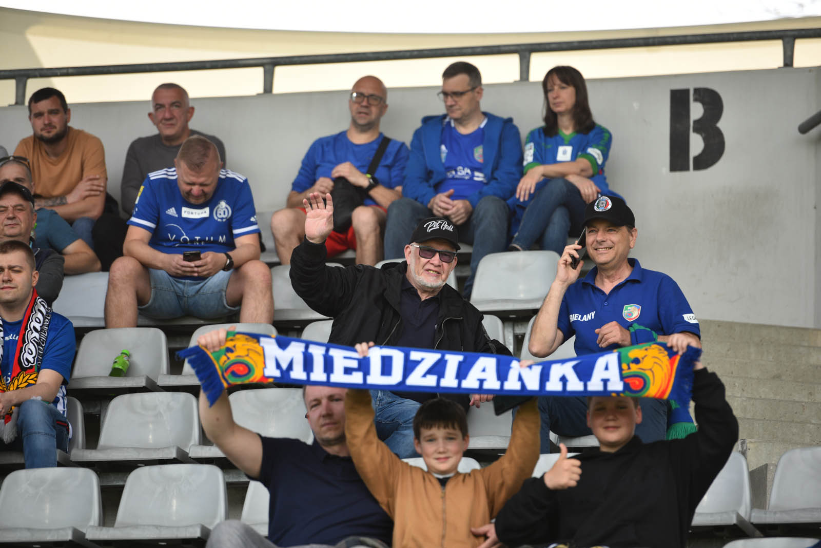 Kibice Miedzi na trybunach meczu ze Zniczem. Znajdź siebie!