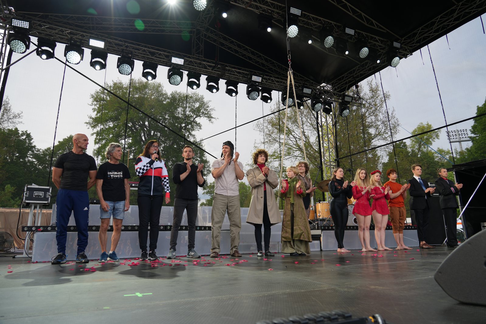 Ewa Farna, Ocelot i lokalni wykonawcy w trzecim dniu majówki