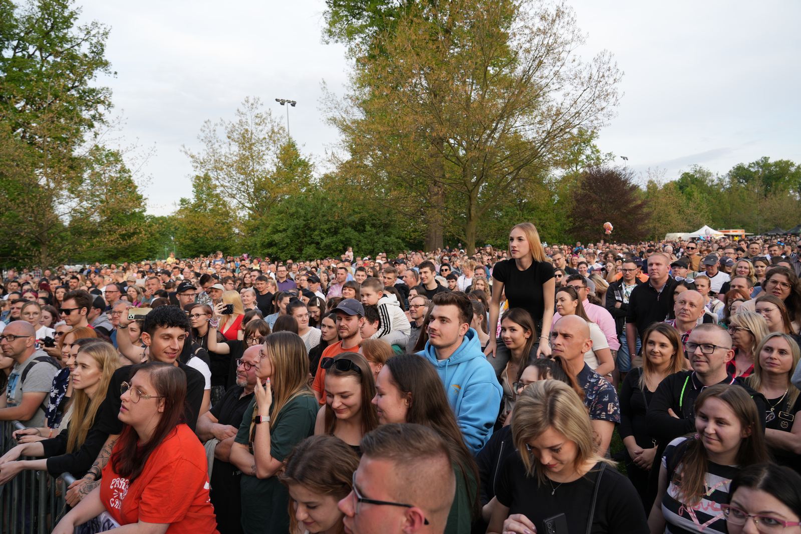 Ewa Farna, Ocelot i lokalni wykonawcy w trzecim dniu majówki