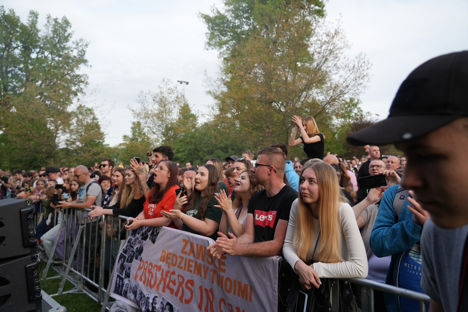 Ewa Farna, Ocelot i lokalni wykonawcy w trzecim dniu majówki