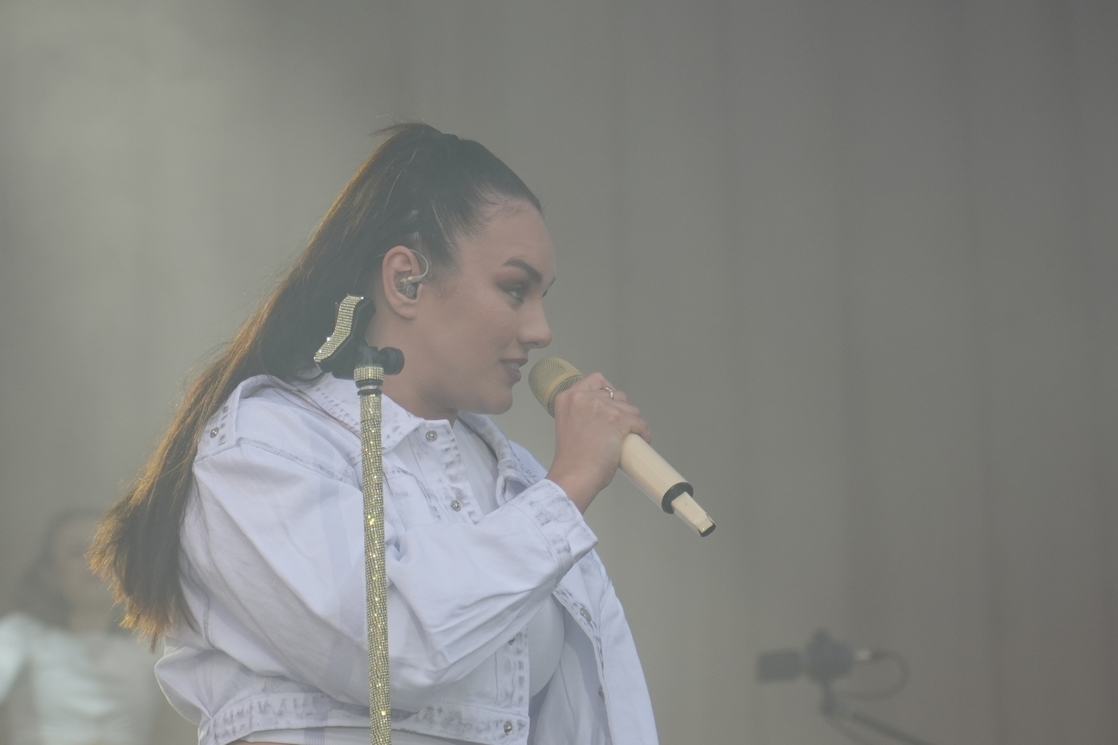 Ewa Farna, Ocelot i lokalni wykonawcy w trzecim dniu majówki