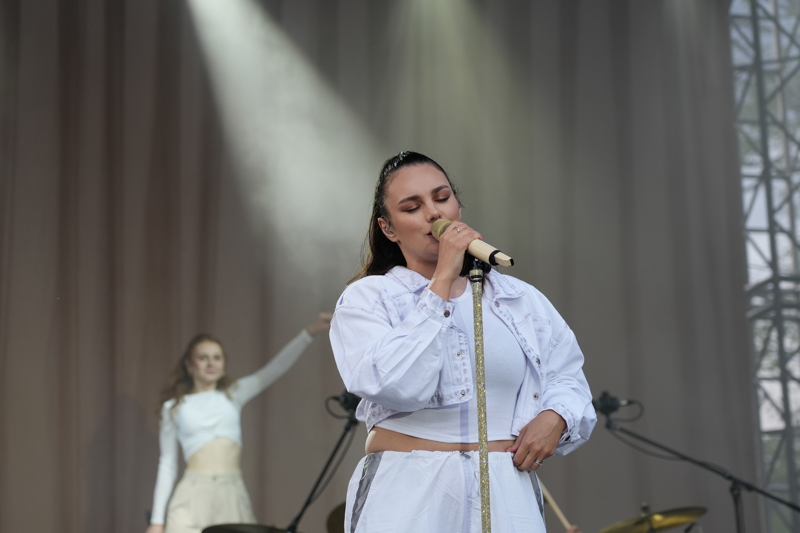 Ewa Farna, Ocelot i lokalni wykonawcy w trzecim dniu majówki