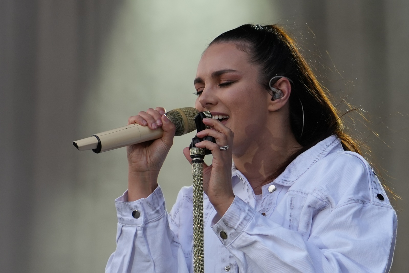 Ewa Farna, Ocelot i lokalni wykonawcy w trzecim dniu majówki