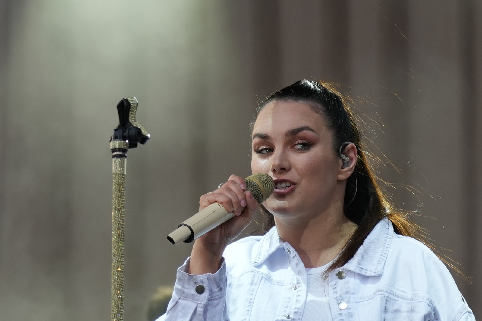 Ewa Farna, Ocelot i lokalni wykonawcy w trzecim dniu majówki