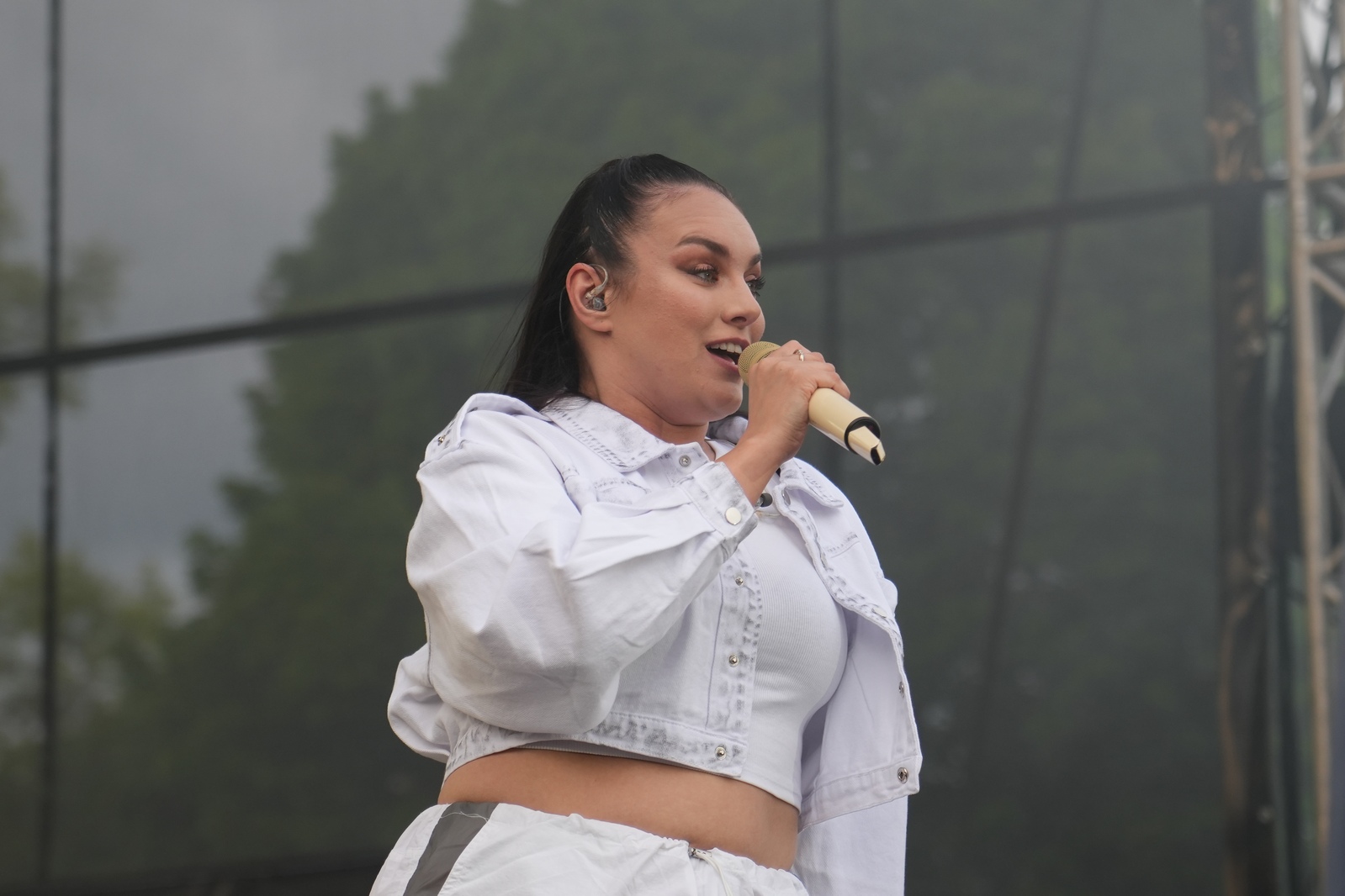 Ewa Farna, Ocelot i lokalni wykonawcy w trzecim dniu majówki