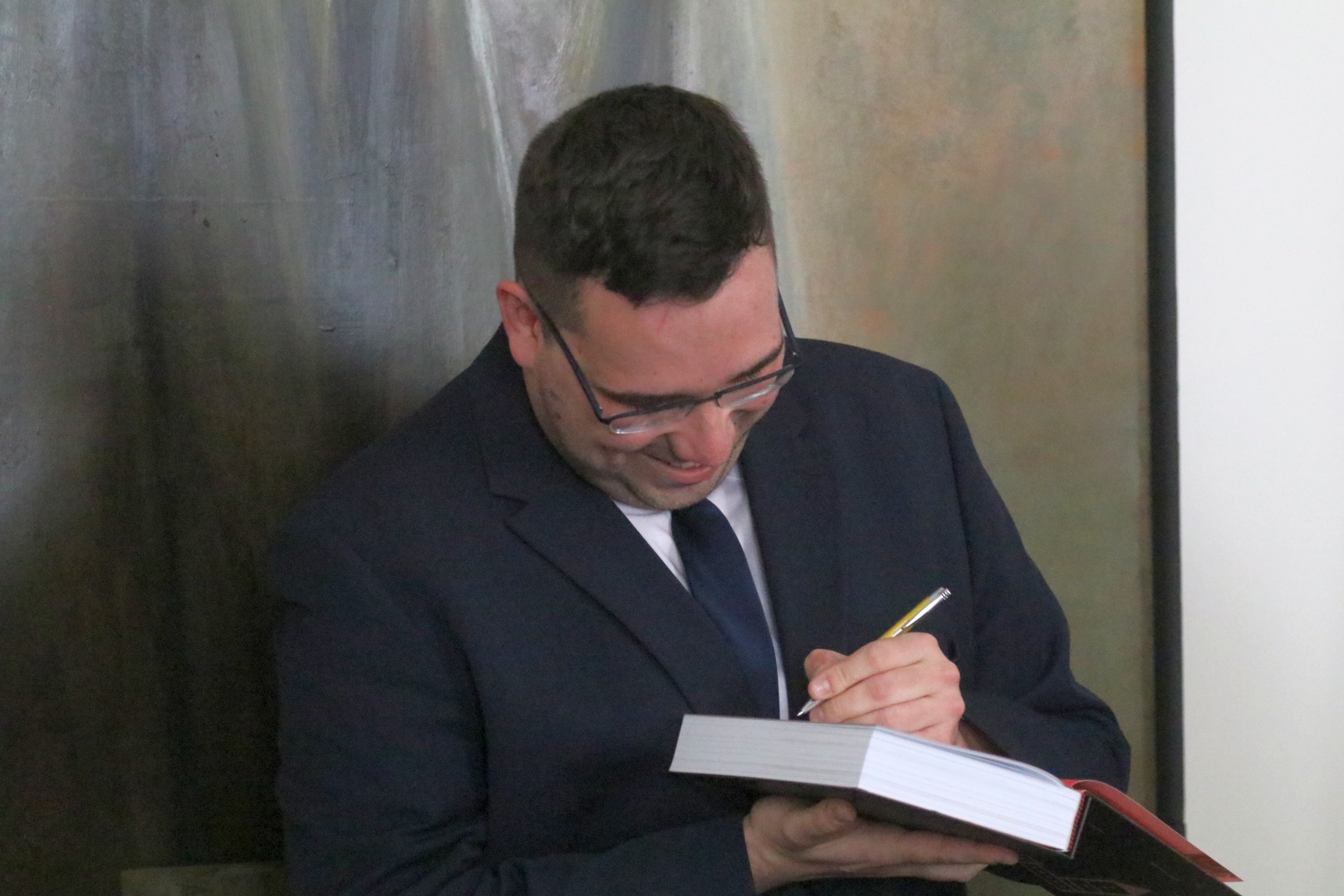 Tłumy na promocji książki „Drudzy w mieście” Marka Żaka