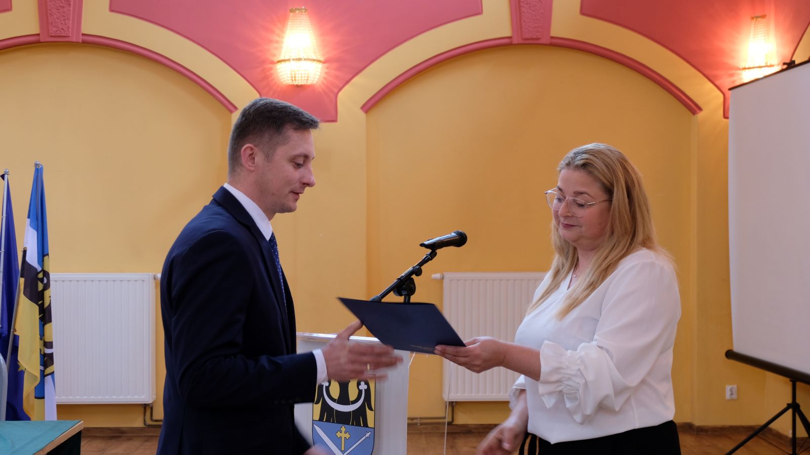 Nowa rada i wójt objęli mandaty i sprawują władzę w gminie