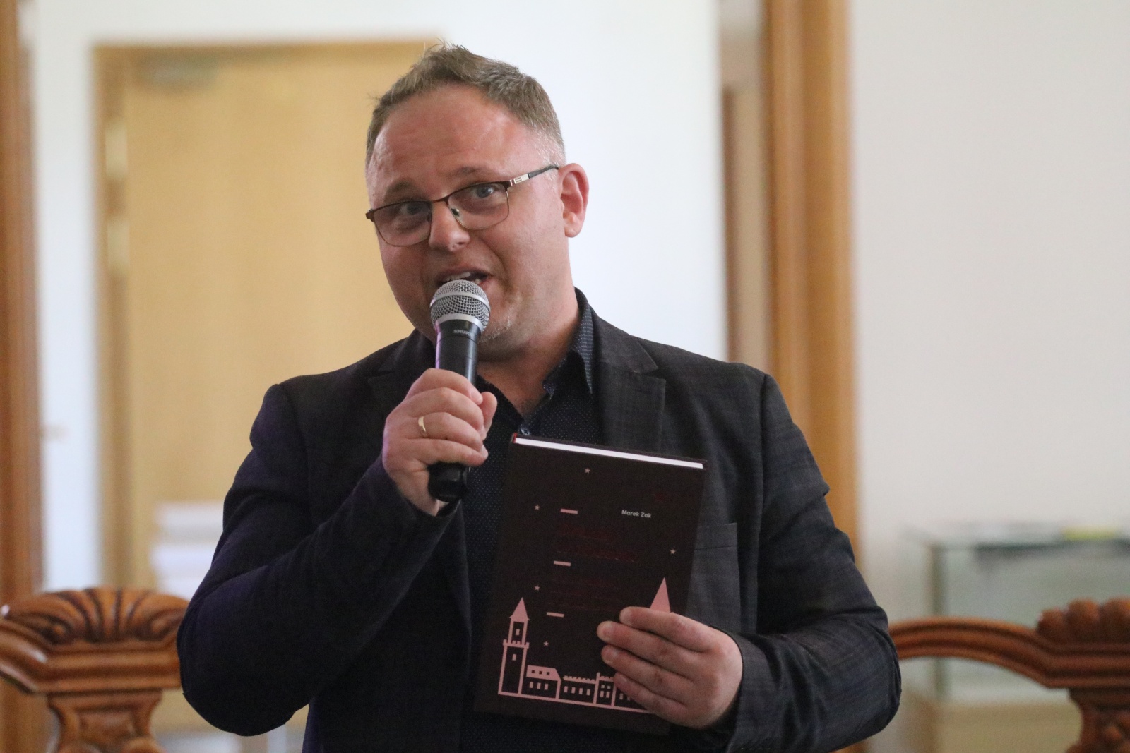 Tłumy na promocji książki „Drudzy w mieście” Marka Żaka