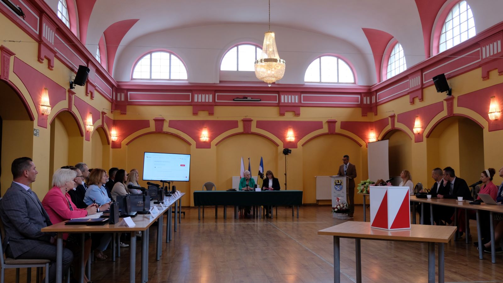 Nowa rada i wójt objęli mandaty i sprawują władzę w gminie