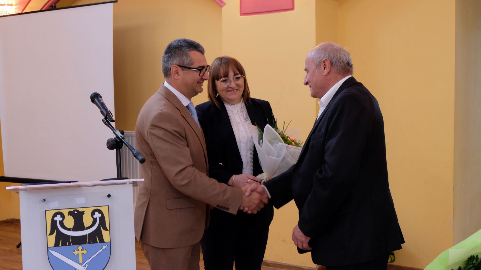 Nowa rada i wójt objęli mandaty i sprawują władzę w gminie