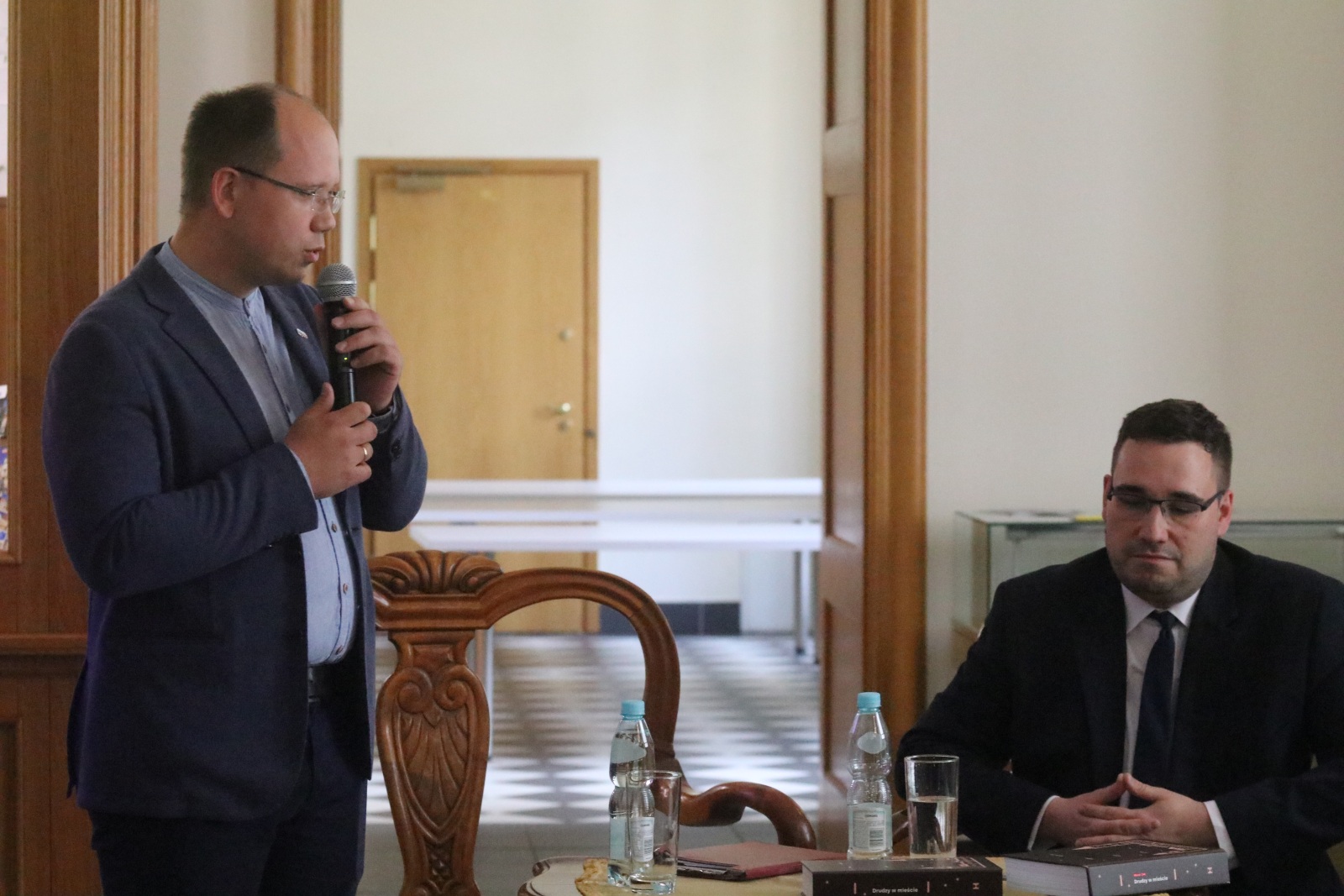 Tłumy na promocji książki „Drudzy w mieście” Marka Żaka