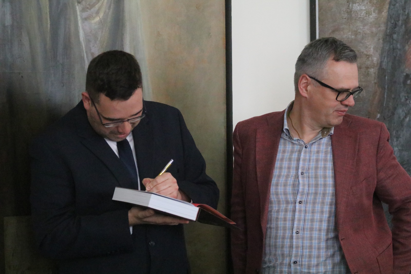 Tłumy na promocji książki „Drudzy w mieście” Marka Żaka