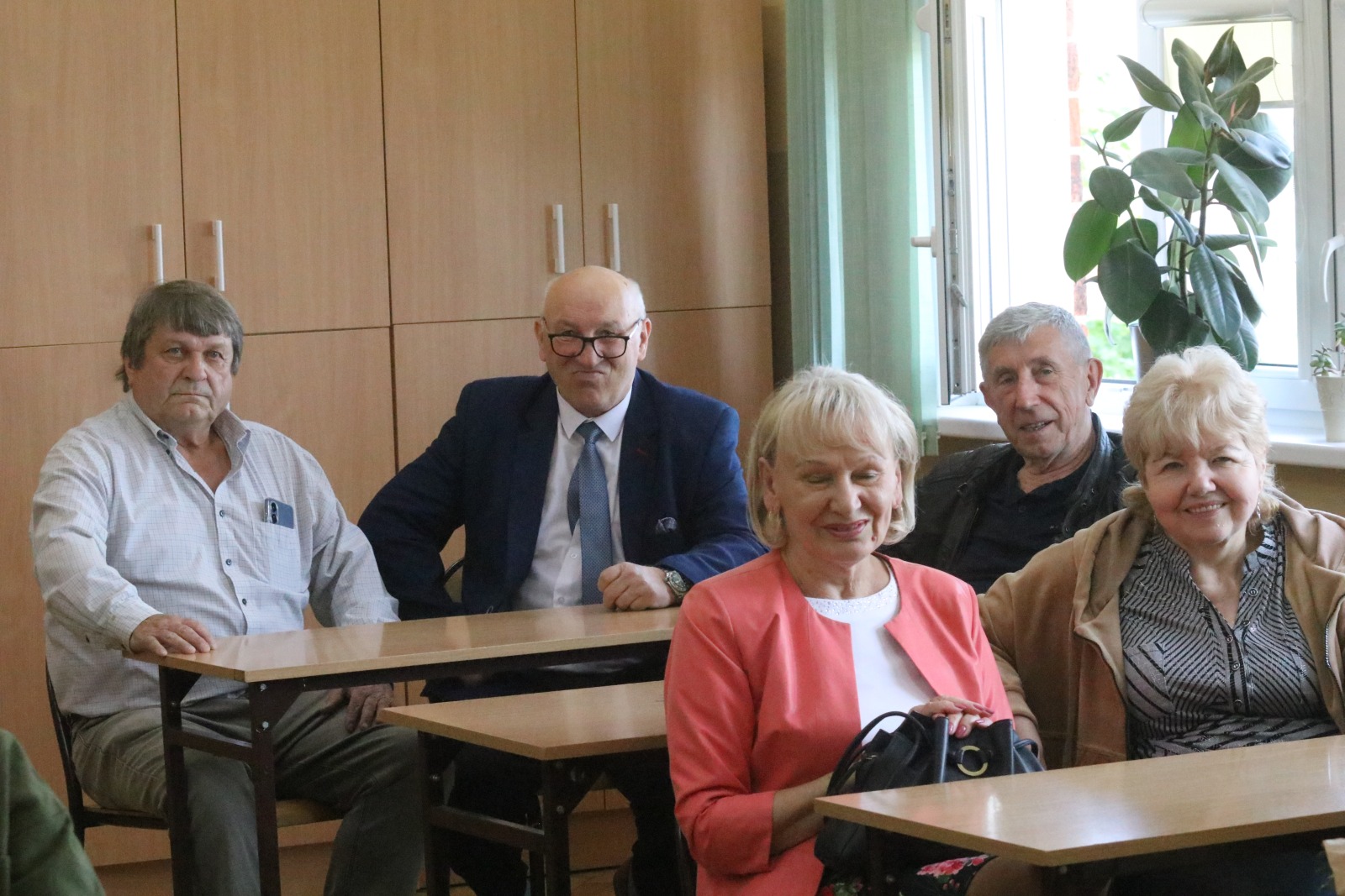Spotkali się po 55 latach od ukończenia szkoły podstawowej