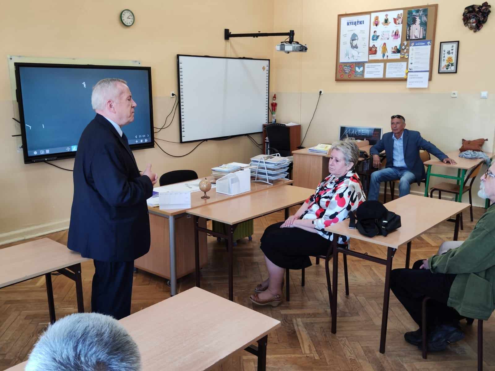 Spotkali się po 55 latach od ukończenia szkoły podstawowej