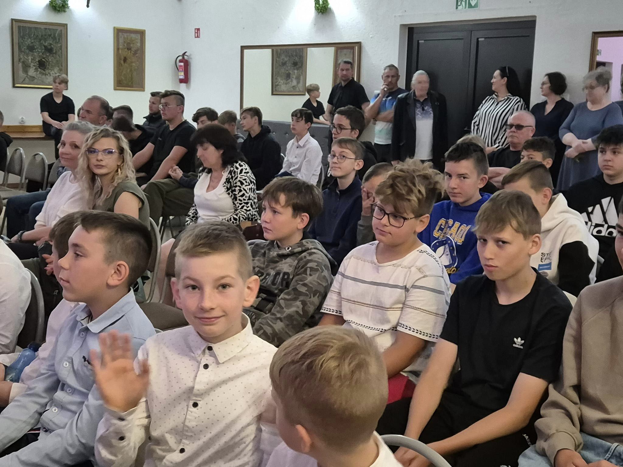 Kultura dostępna – wielokulturowy spektakl „Coś” o wartościach