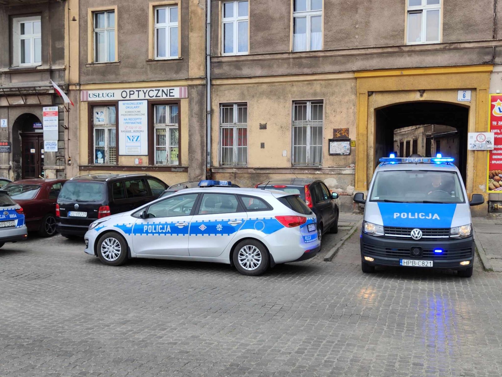 Awantura przed dworcem. Agresorzy zostali zatrzymani