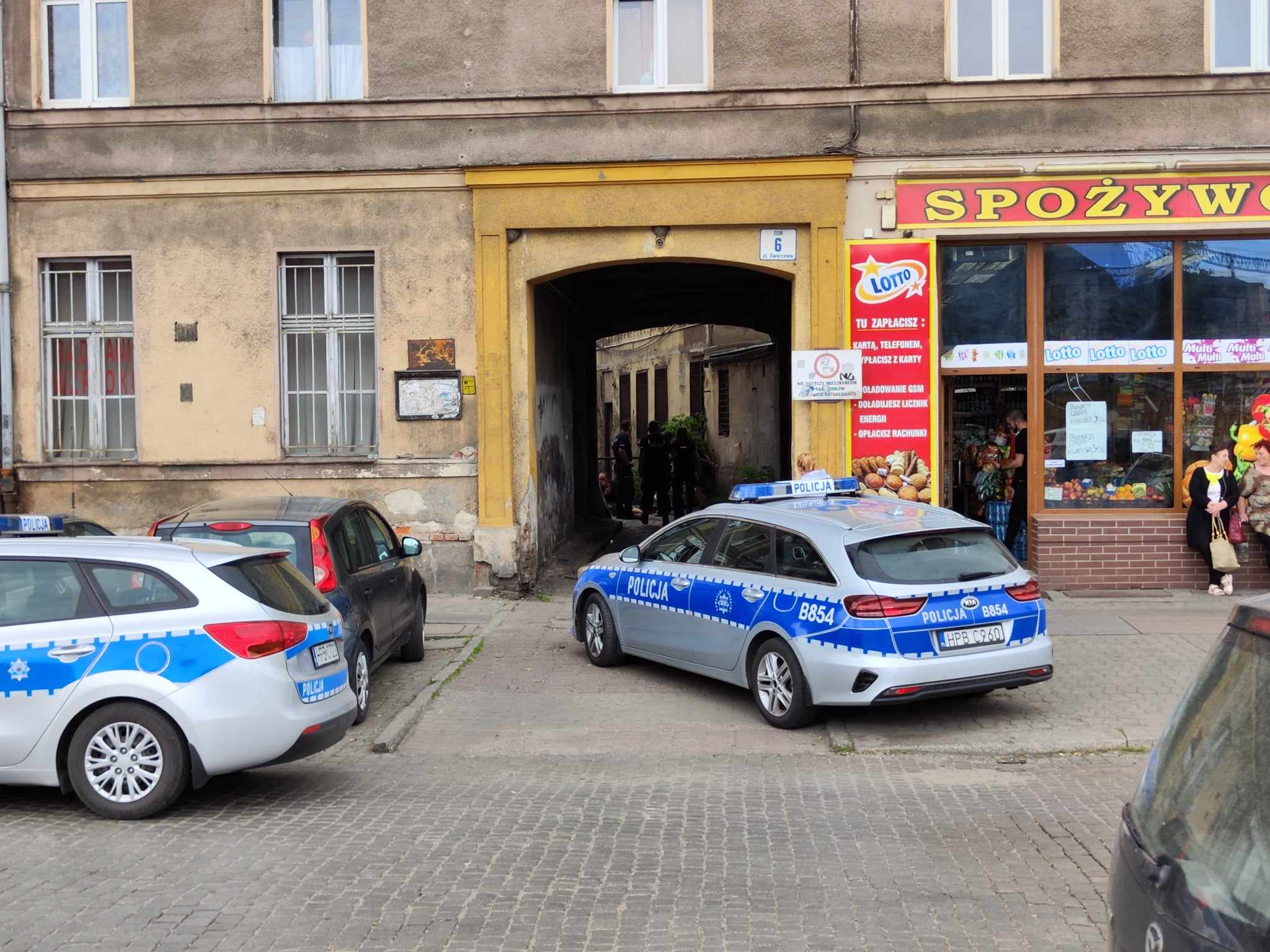 Awantura przed dworcem. Agresorzy zostali zatrzymani