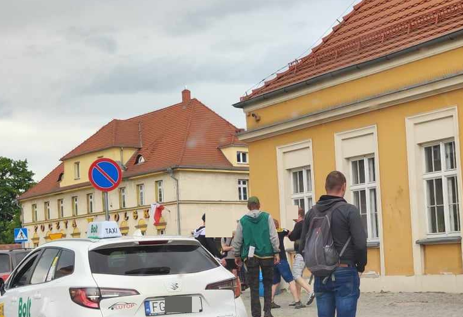Awantura przed dworcem. Agresorzy zostali zatrzymani