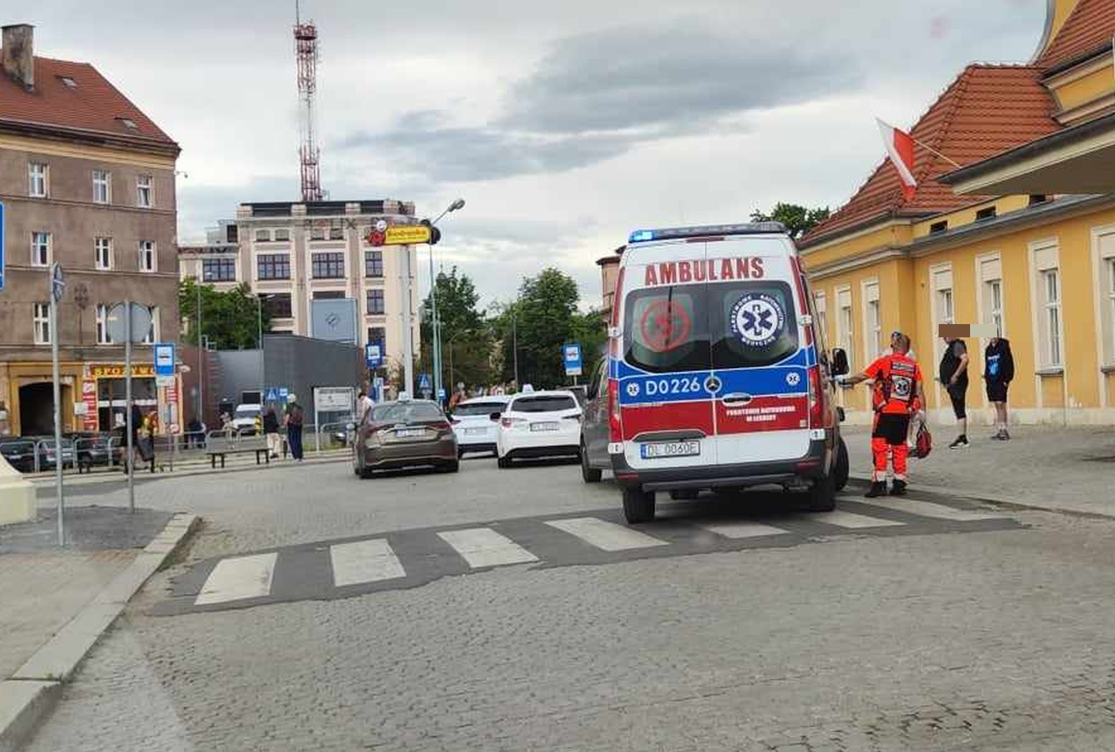 Awantura przed dworcem. Agresorzy zostali zatrzymani