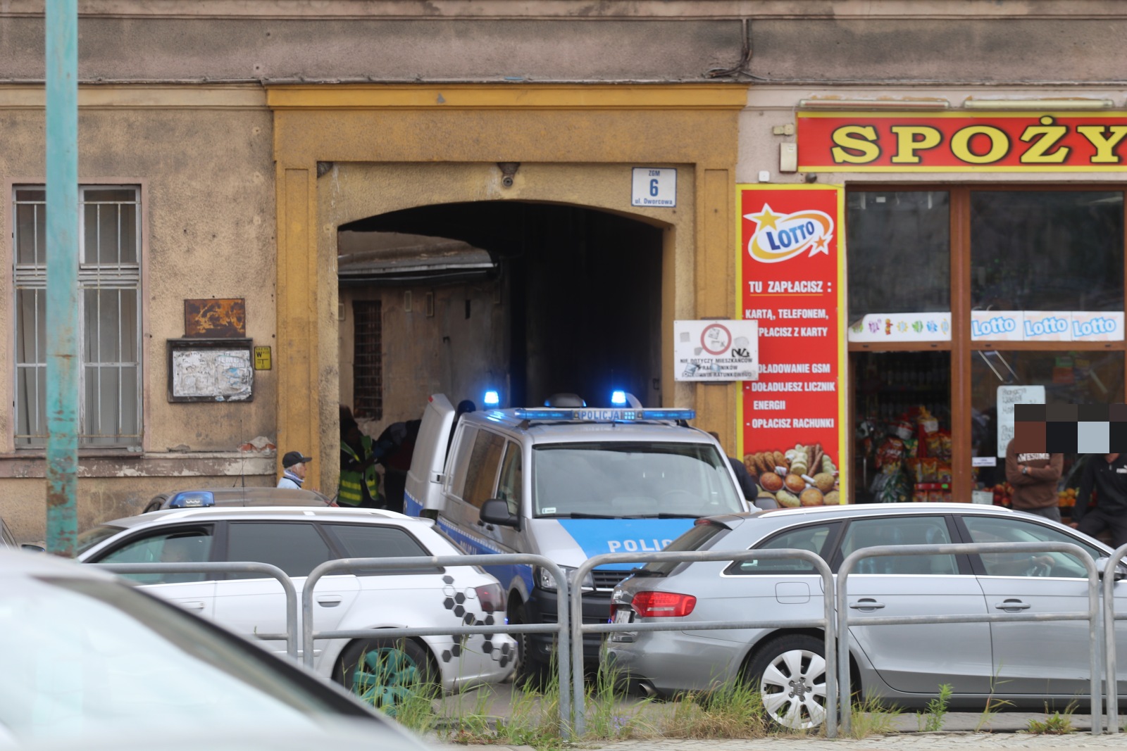 Awantura przed dworcem. Agresorzy zostali zatrzymani