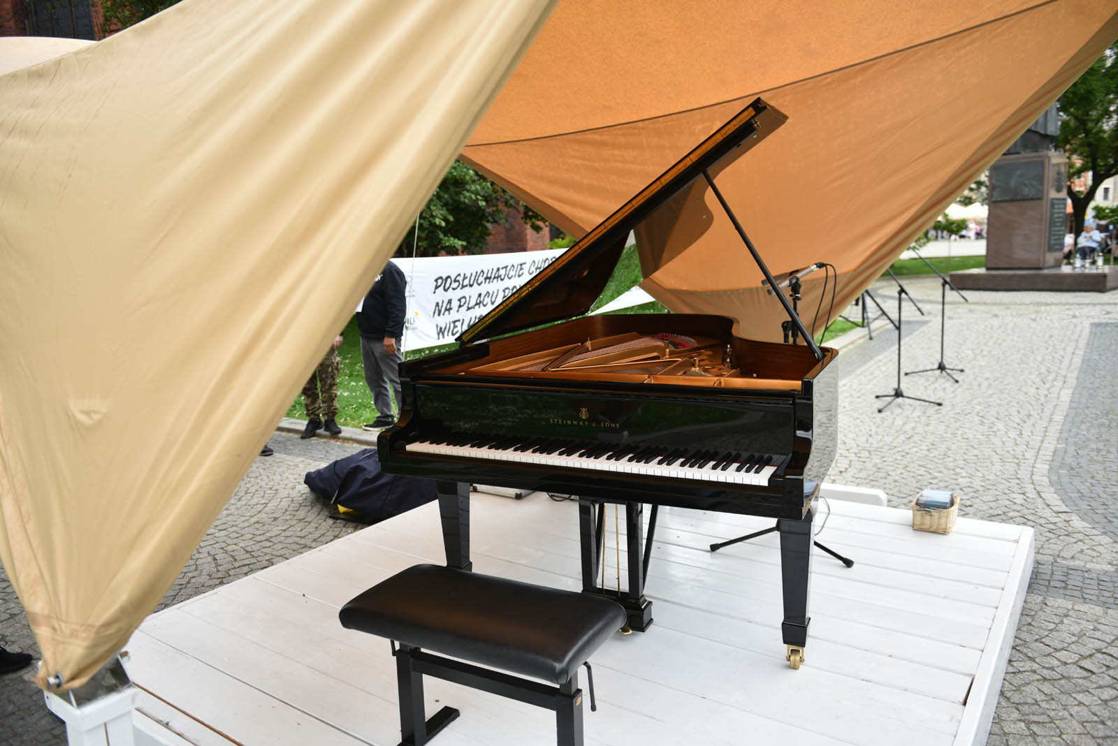 Koncert Posłuchajcie Chopina na Placu Powstańców Wielkopolskich