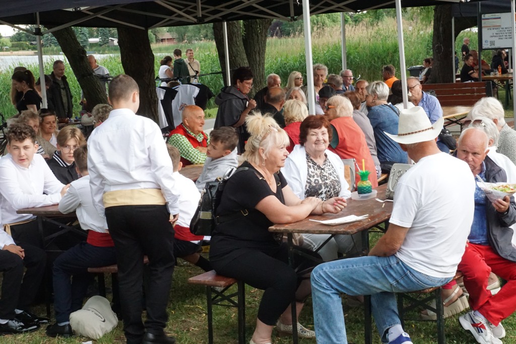 Mieszkańcy gminy Kunice bawią się na tradycyjnej majówce cz. 3