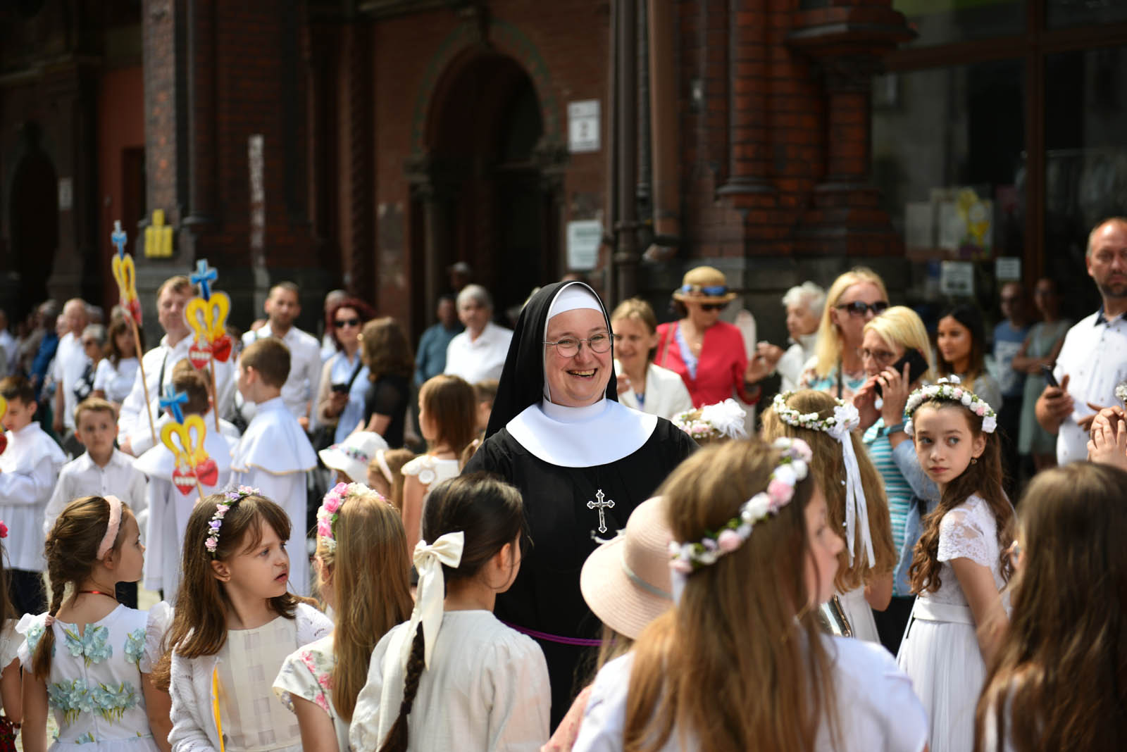 Boże Ciało. Tłumy wiernych przeszły w czwartek ulicami Legnicy