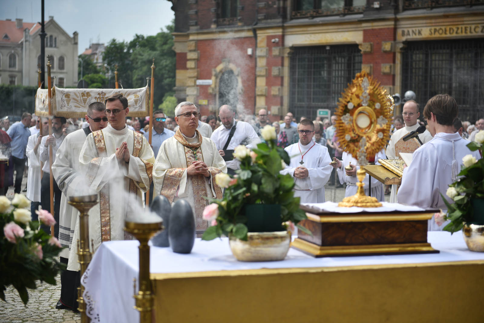 Boże Ciało. Tłumy wiernych przeszły w czwartek ulicami Legnicy