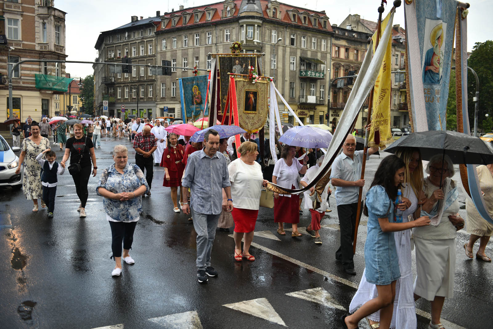 Boże Ciało. Tłumy wiernych przeszły w czwartek ulicami Legnicy