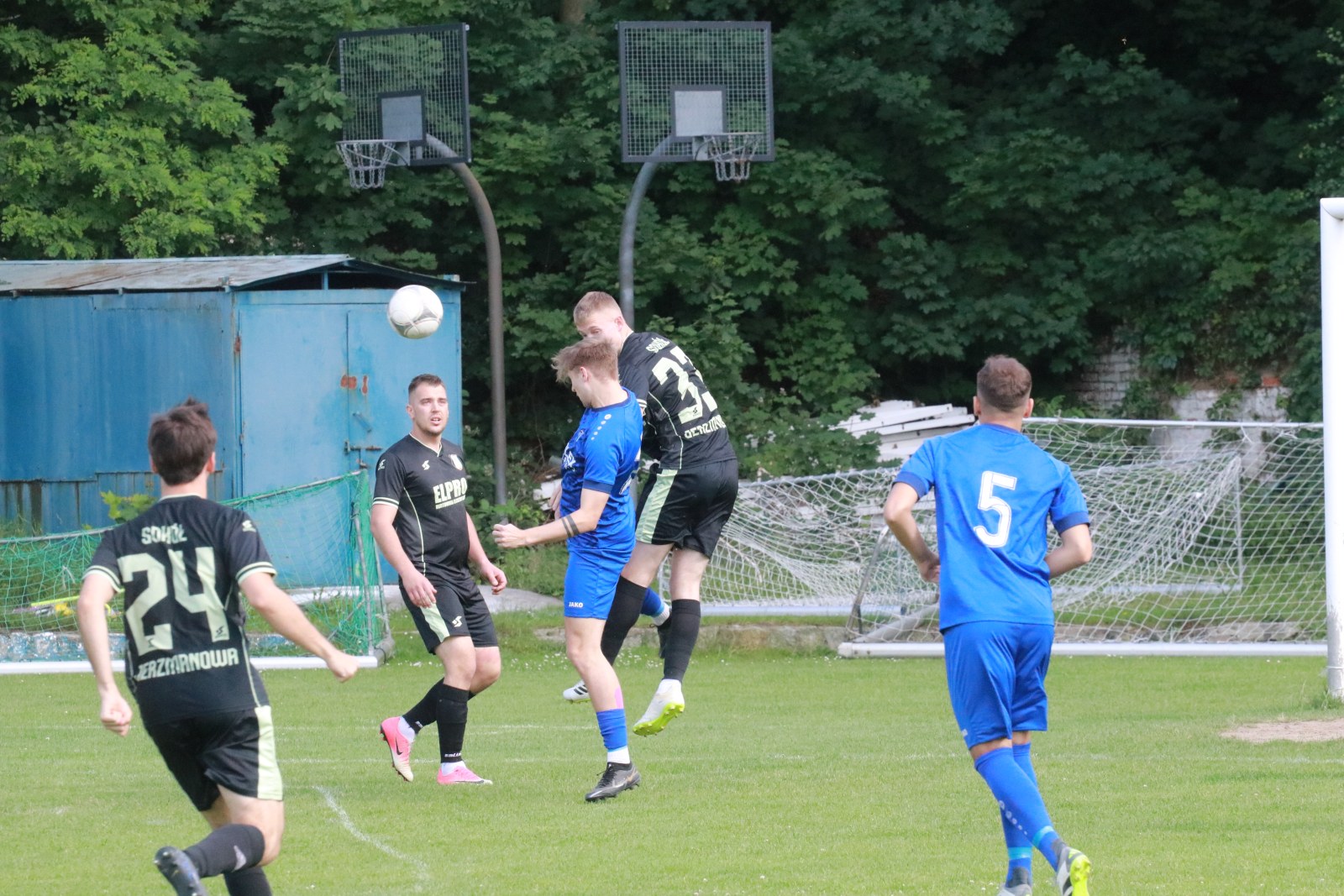 Mimo remisu do przerwy Konfeks 