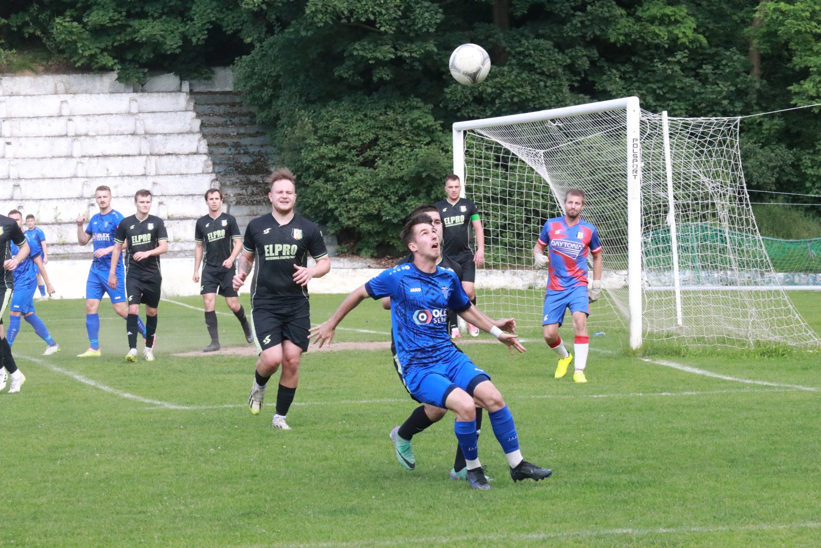 Mimo remisu do przerwy Konfeks 