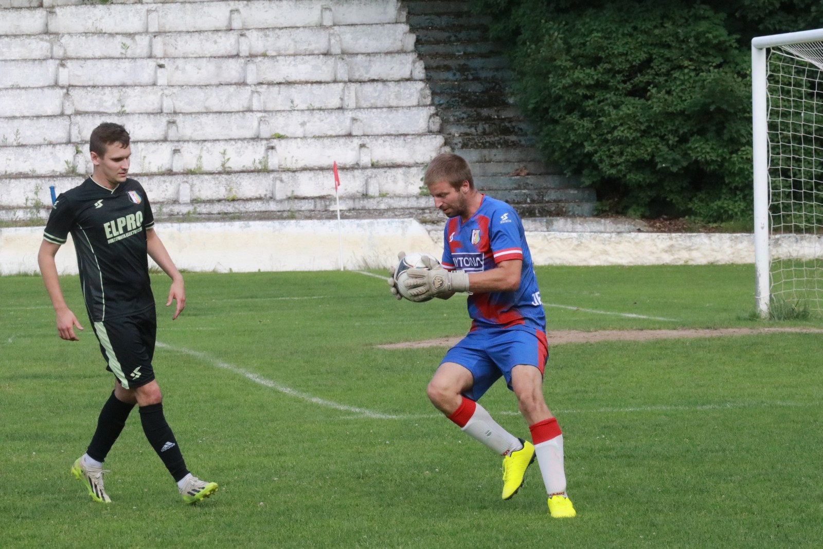 Mimo remisu do przerwy Konfeks 