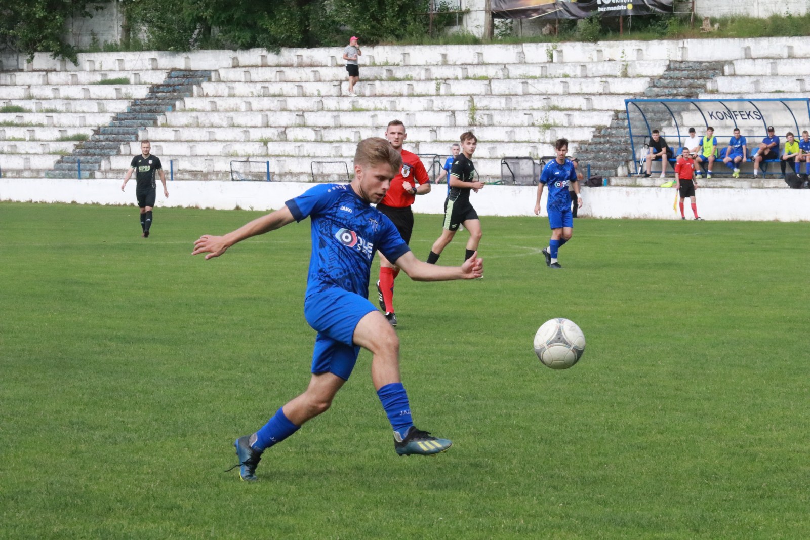 Mimo remisu do przerwy Konfeks 