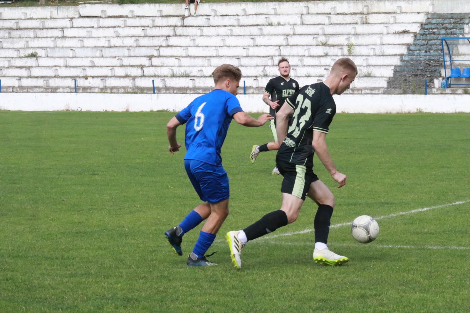 Mimo remisu do przerwy Konfeks 