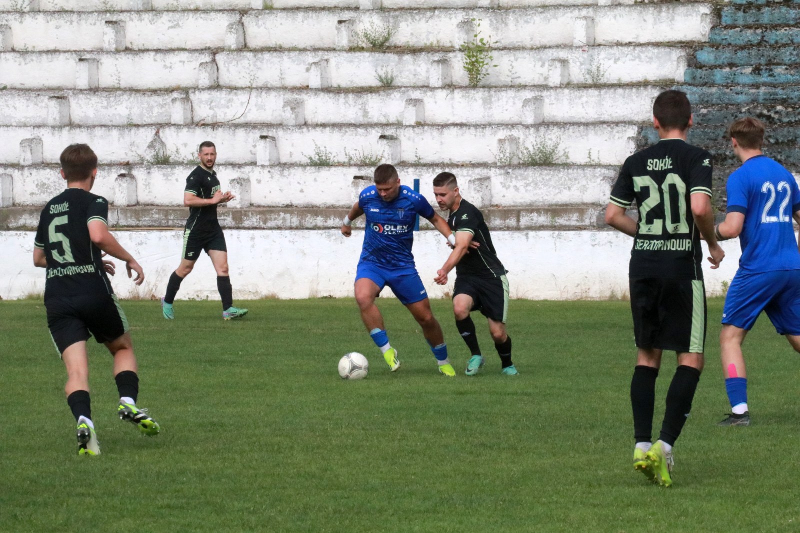 Mimo remisu do przerwy Konfeks 