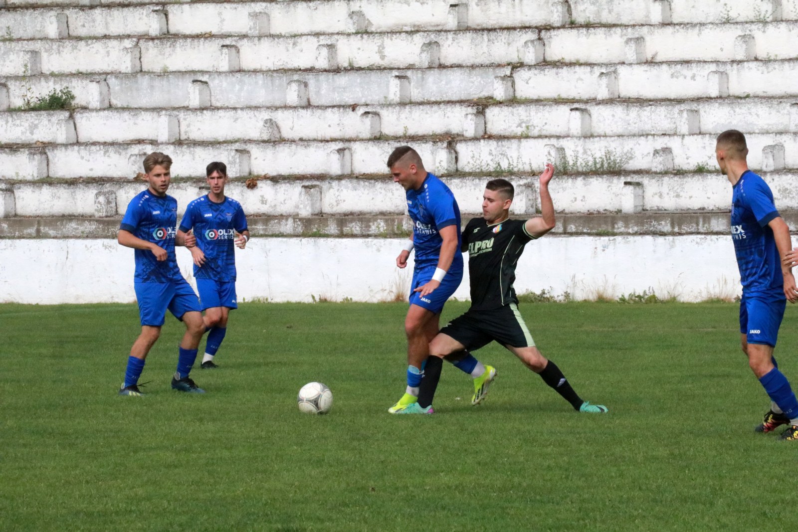 Mimo remisu do przerwy Konfeks 