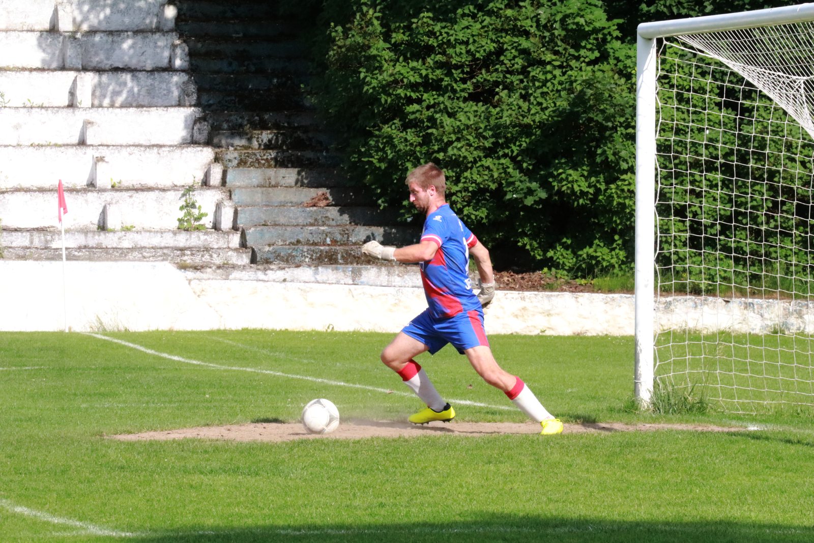 Mimo remisu do przerwy Konfeks 