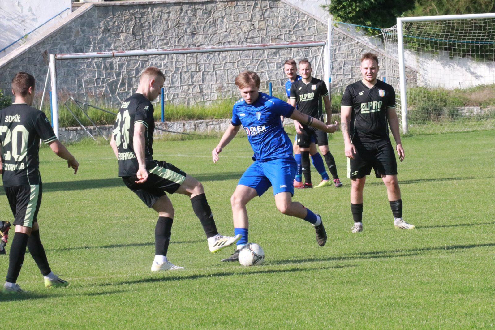 Mimo remisu do przerwy Konfeks 