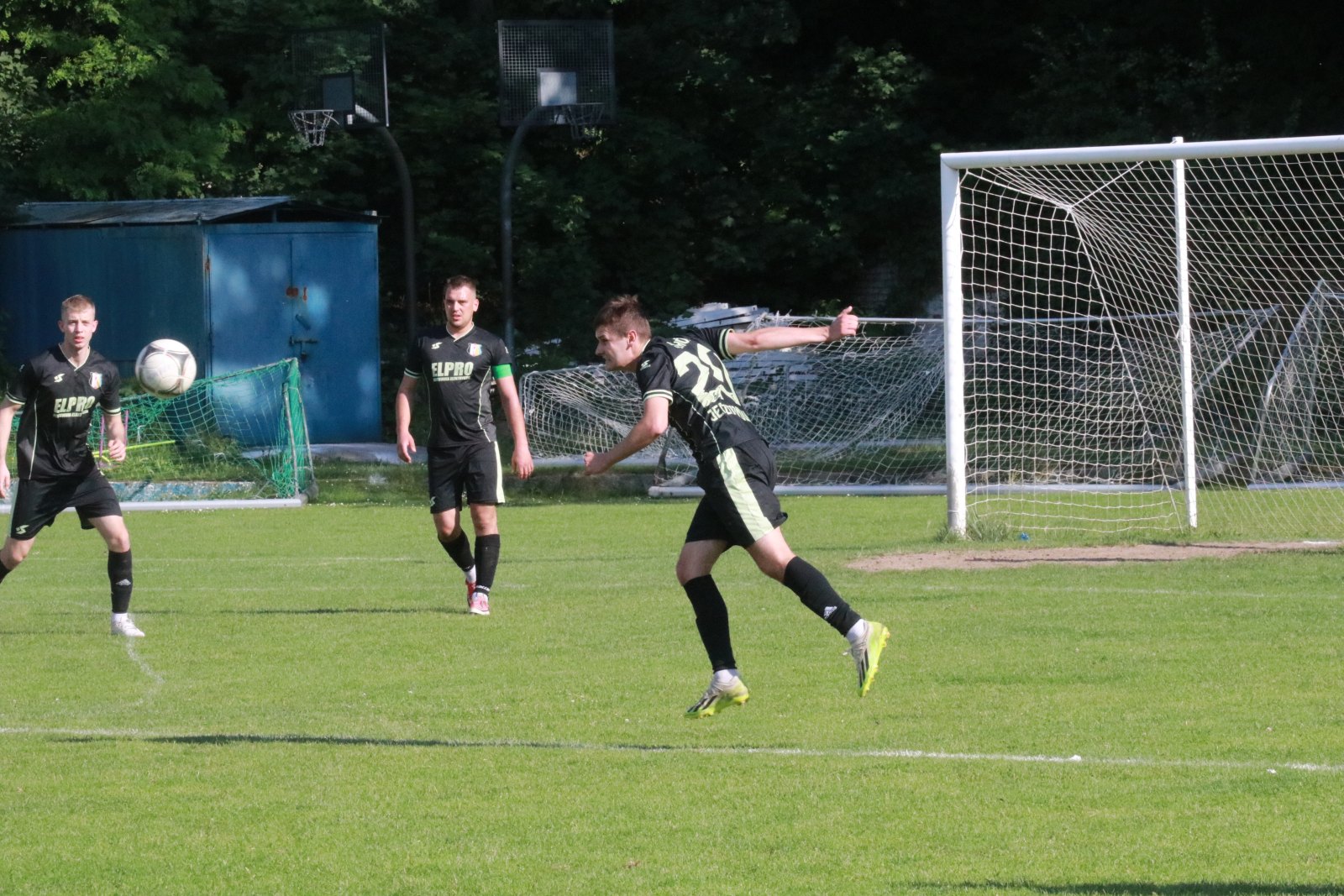 Mimo remisu do przerwy Konfeks 