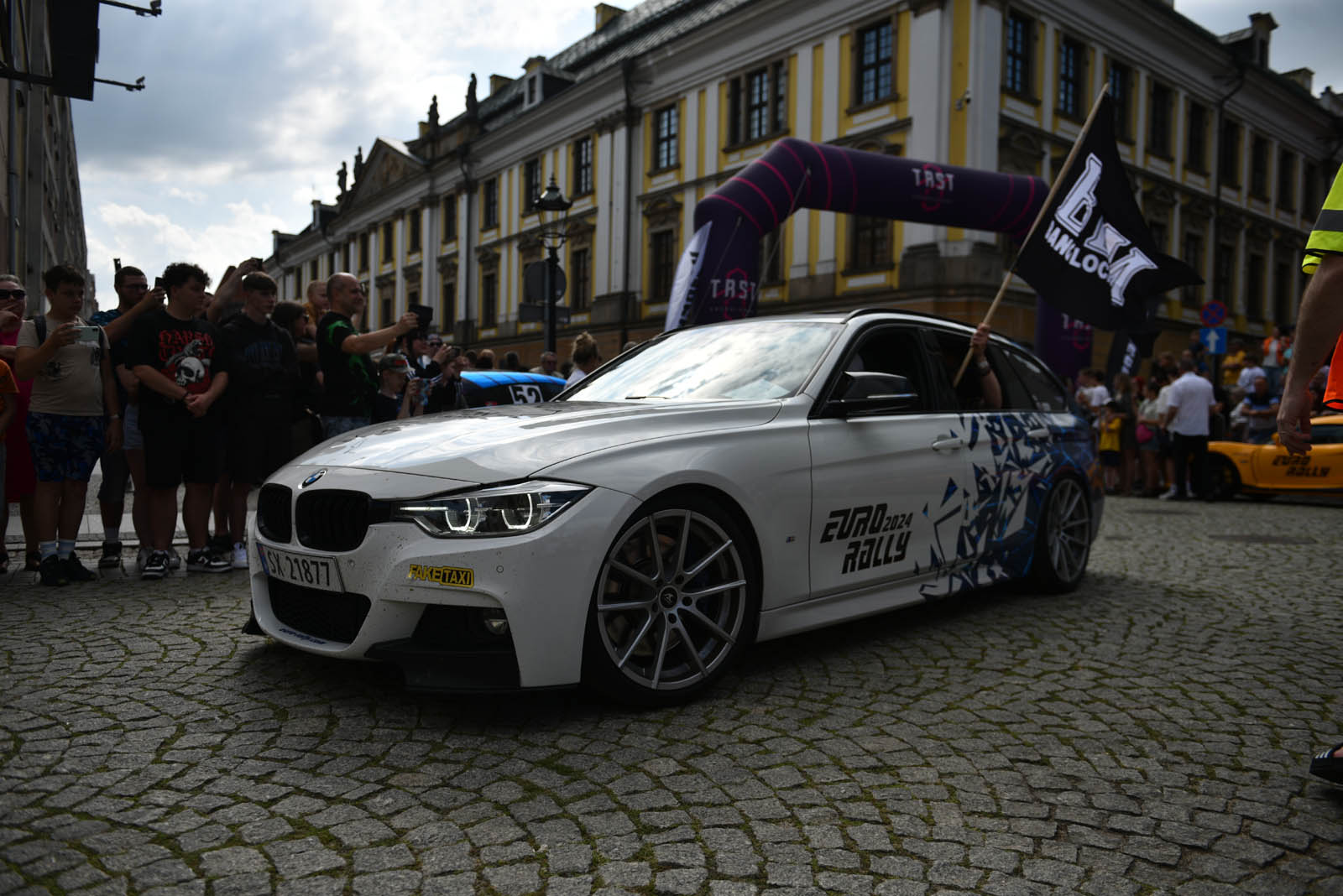 Eurorally 2024. Tysiące legniczan podziwiały kultowe auta