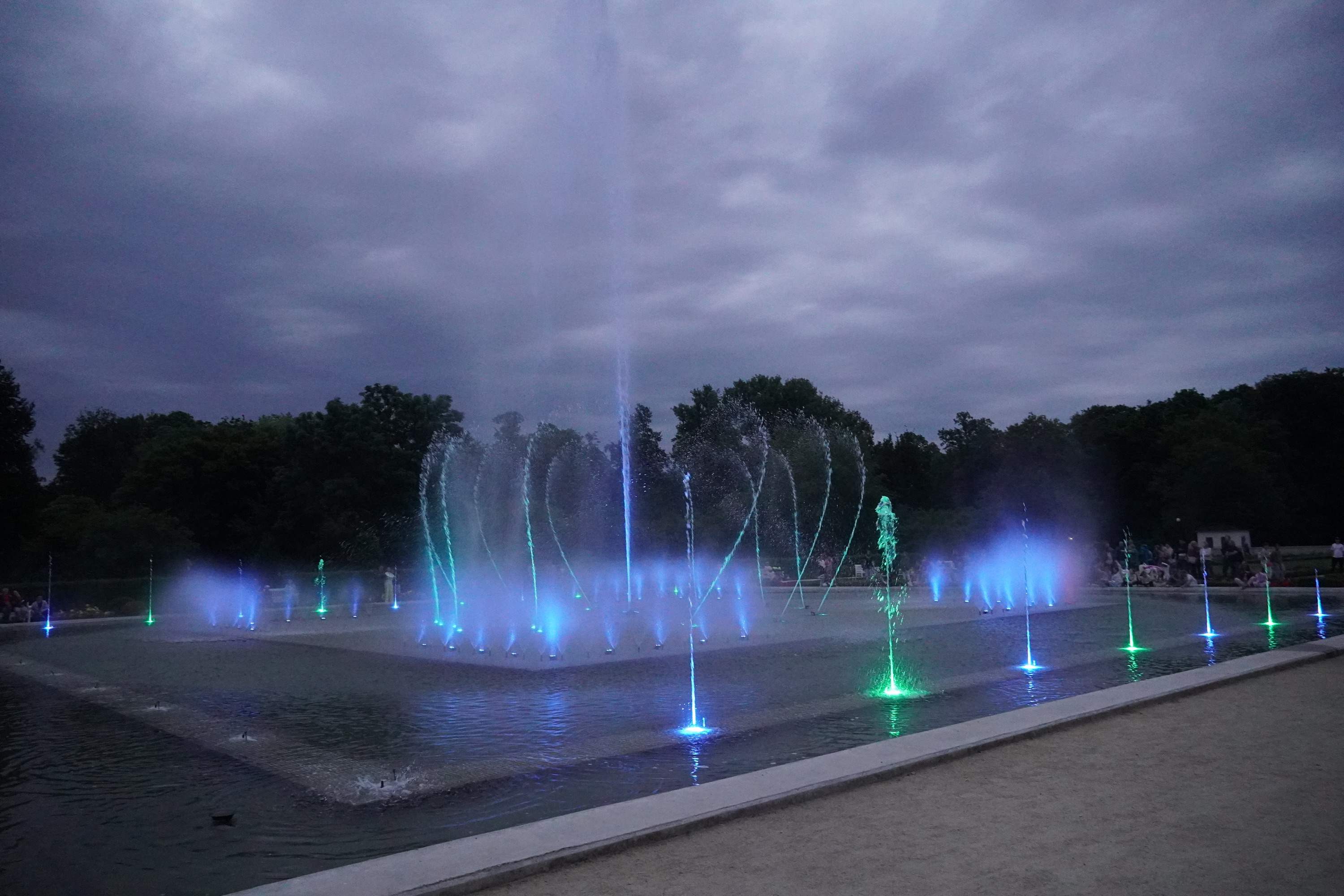 Integracyjne zajęcia Nordic Walking z iluminacją w tle