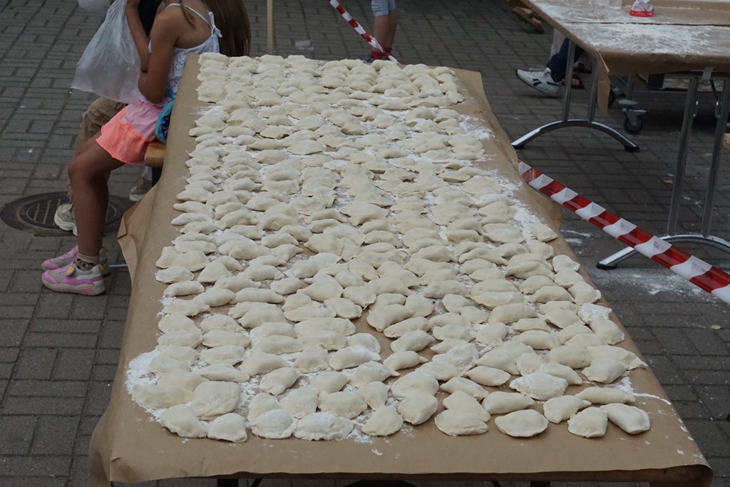 Piknik Rodzinny  w Pątnowie Legnickim: Konkurs lepienia pierogów