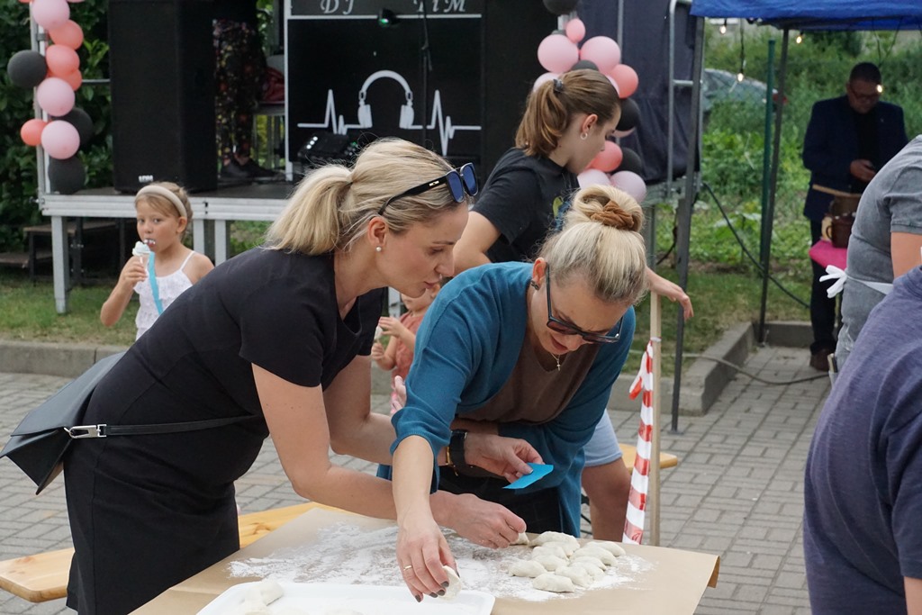Piknik Rodzinny  w Pątnowie Legnickim: Konkurs lepienia pierogów