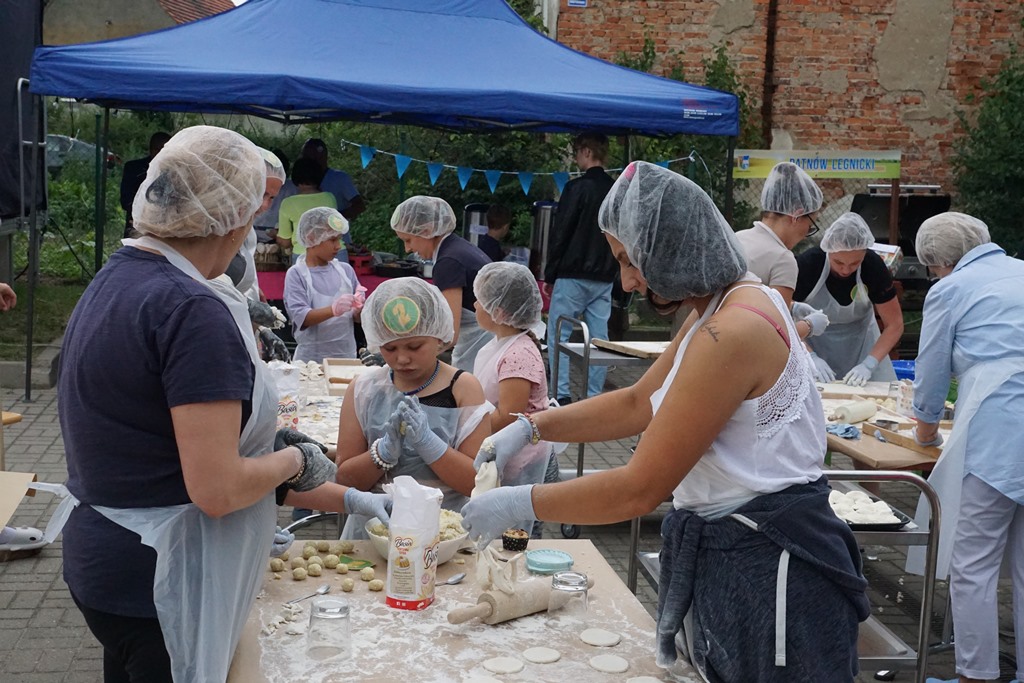 Piknik Rodzinny  w Pątnowie Legnickim: Konkurs lepienia pierogów